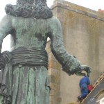 statue